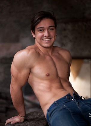 Muscled hottie Fabrizio