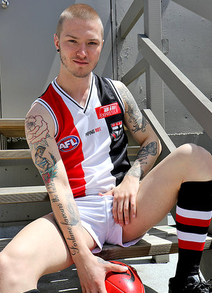 Showing off his big boner on the roof - Sarpa Van Rider is back