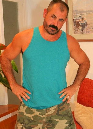 Rodrigo Toro mature solo