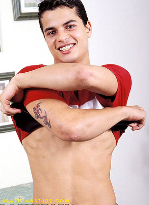 Cute latin twink Leon Pavia