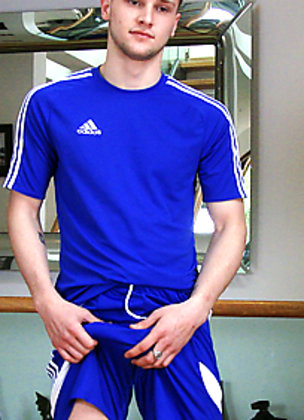 Straight Young Footballer Danny Davis Wanks his Big Uncut Cock & Shoots a Massive Load of Jizz!