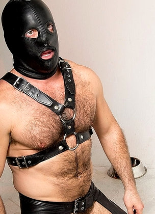 Dirty gay dudes in latex outfits Alfa Jota & Paco Jones toy & fuck in a cage