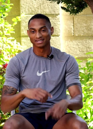 Eli Bennett Is Living Out His Fantasy On The GayHoopla Set!