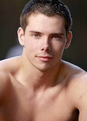 Hot muscule dude Owen posing